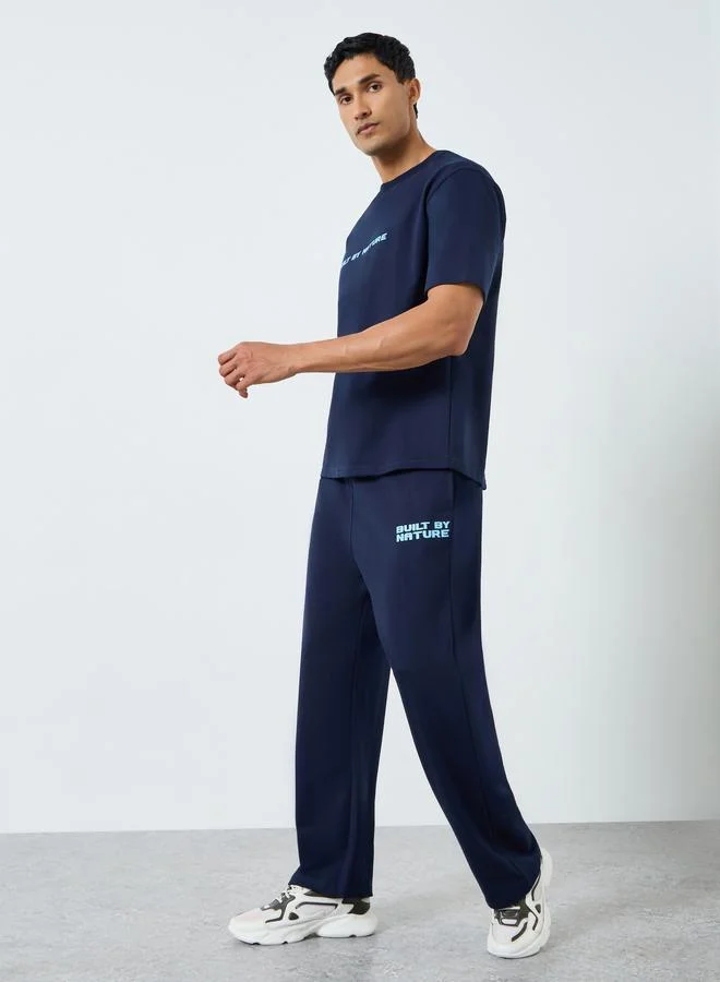 ستايلي طقم منسق من جوغر وتيشيرت بطبعة كتابة